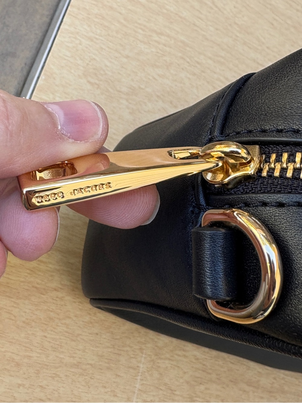 Marc Jacobs Flash Leather Bag In Black/Gold Spellout NWT (Missing Strap) - Picture 5 of 16